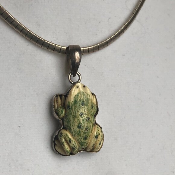 Hand painted, Hand Carved Bone Frog in Sterling Silver Setting Pendant - Natural - Picture 2 of 6